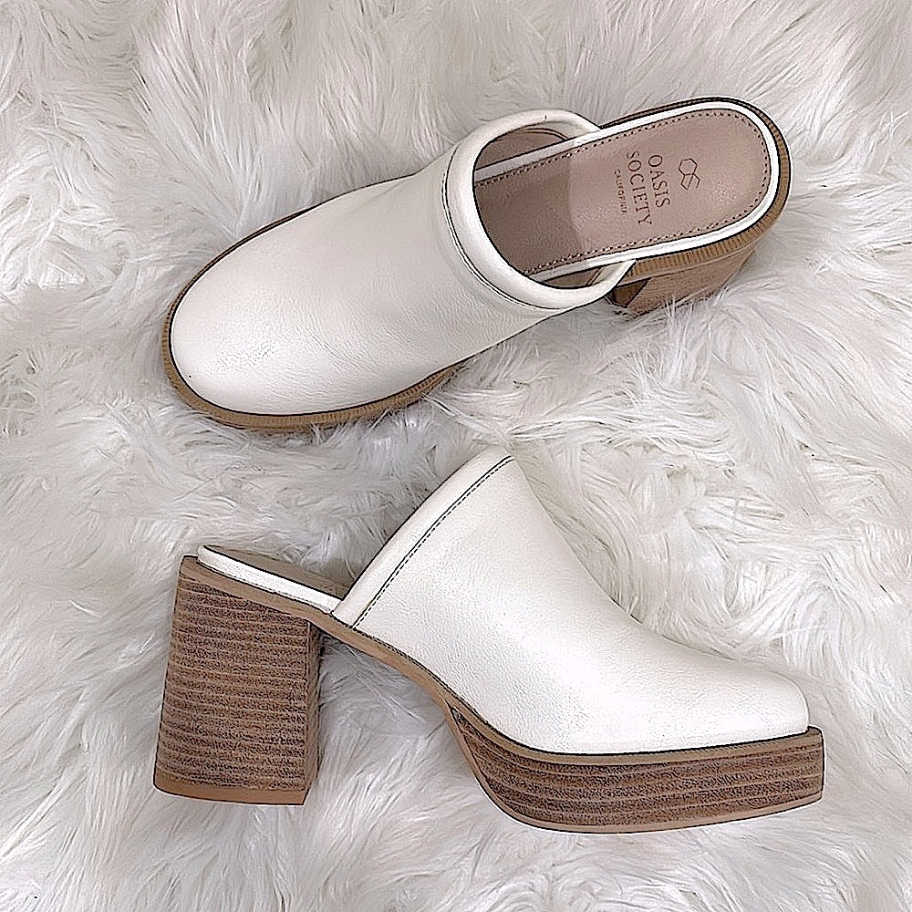 White Mules Chunky block Heel Textured real Leather new in box 8 NWT Slip Ons